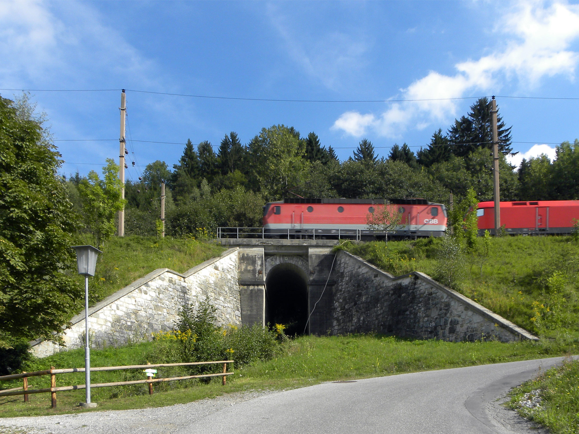 Semmeringbahn, Breitenstein (Photo license: CC-BY-SA 3.0)